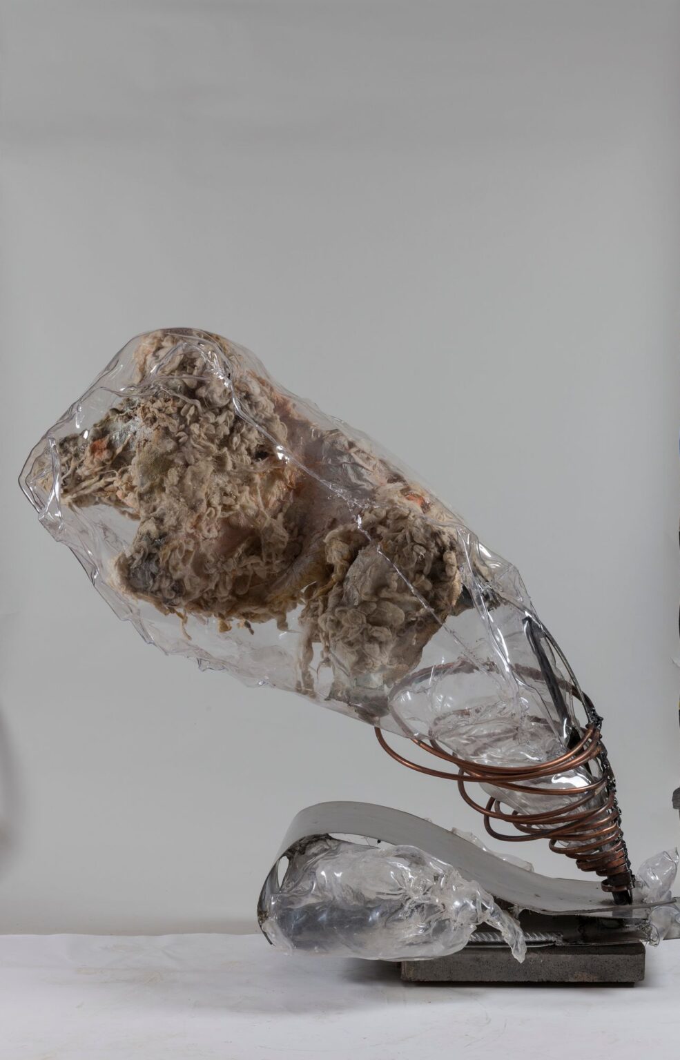 materia dei sogni ''dream material'' 30novembre2022 138x67x140cm (profilo da destra)